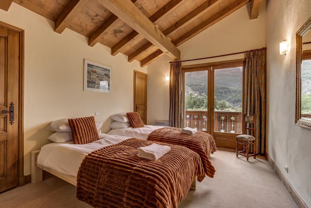 Chalet Ecritoire - Alpes Travel - Les Houches - Sleeps 10 photo 2