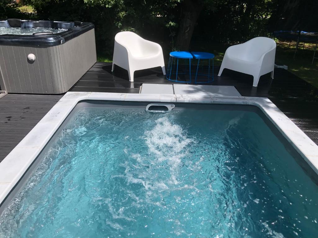 PAUSE NATURE SORBAIS Gite de groupe avec Piscine, Spas, Sauna et Hammam Shower avec 8 chambres et 8 salles de bain, grande cuisine et grande salle de vie photo 4