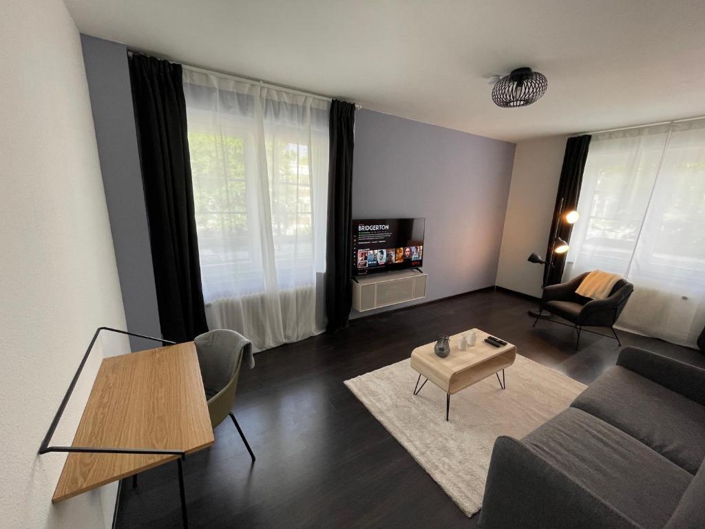 Airport Apartments for 4 - Kitchen - Parking - Netflix
