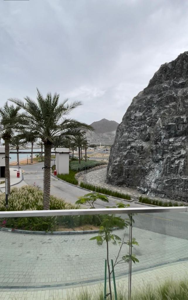 {
  "en-gb": "Apartments with three bedrooms at address hotel"
}
