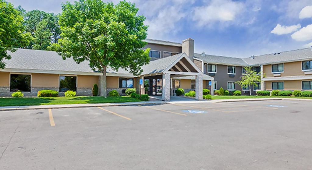 AmericInn by Wyndham Algona photo 1