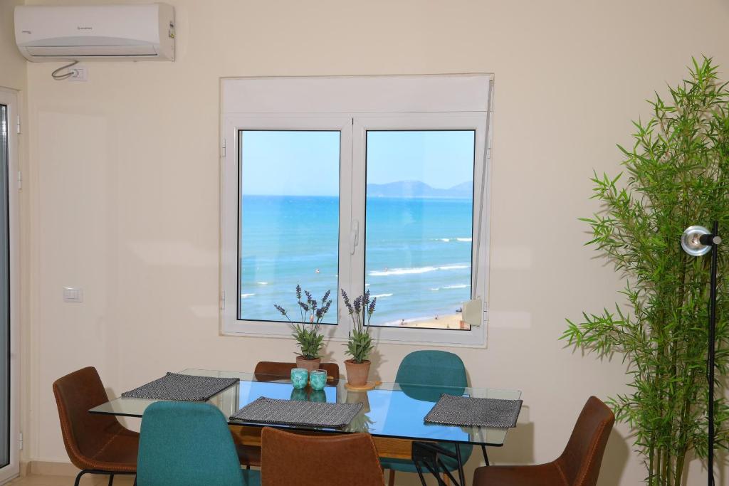 On the Beach (literally) stylish apartment with free P photo 2