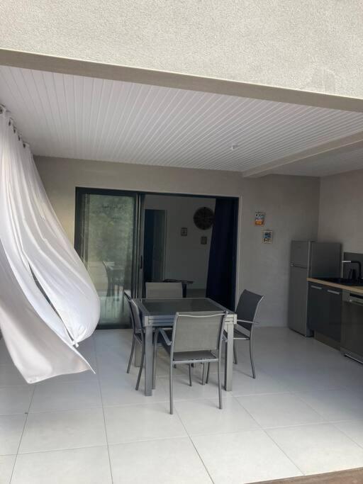 KAZ'ANTILLAISE APPT AVEC PISCINE TI MAEVA 3/4P. LE LAMENTIN photo 4