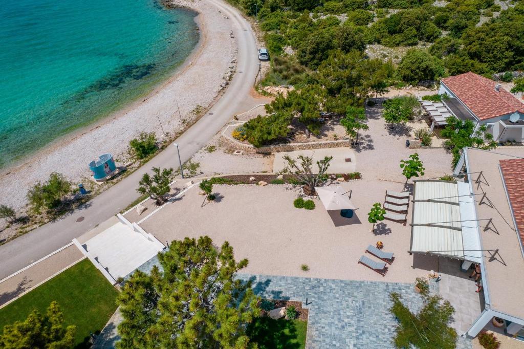 Beachfront Paladina holiday home photo 3