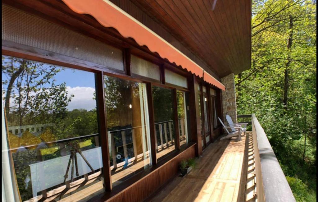 Natuurhuisje aan rivier met uitzicht over vallei photo 4