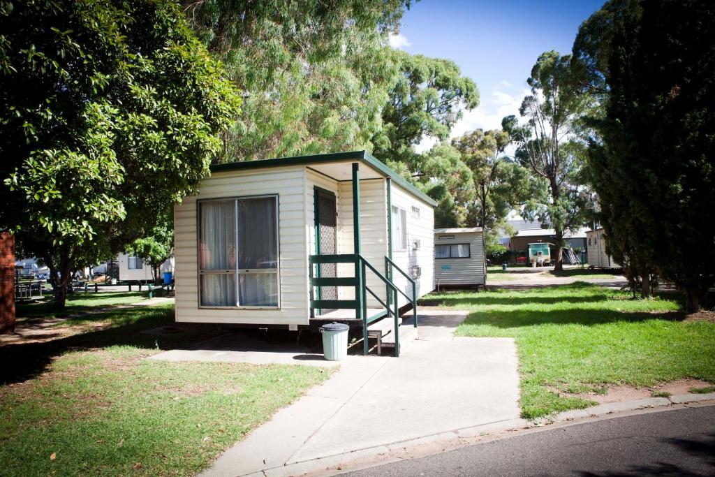Strayleaves Caravan Park photo 1