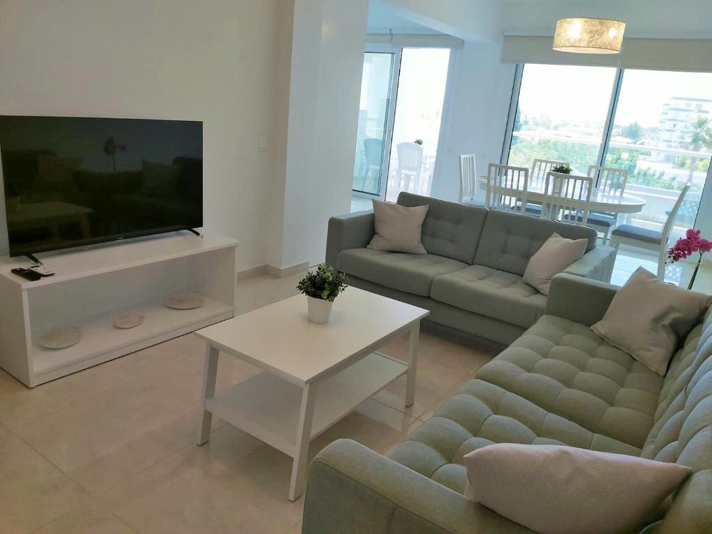 Dinglis Residences 31 photo 1