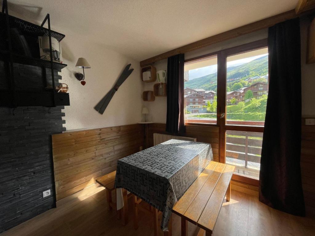 Studio charmant ski aux pieds Les Menuires - FR-1-452-91 - Tap to explore photos