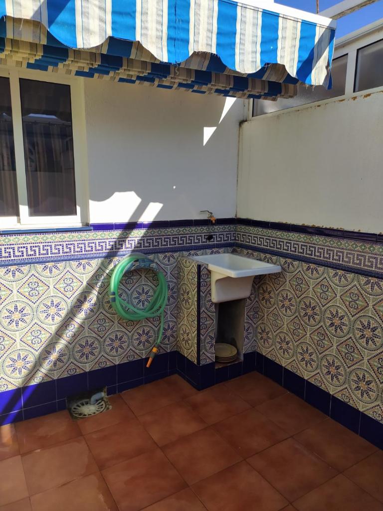 Chalet adosado con azotea andaluza y patio, junto a la playa photo 3
