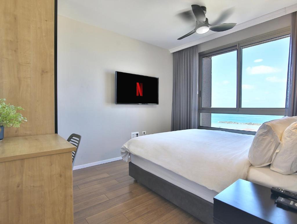 Luxury Suites by Notaly Ariel - Carmel Beach photo 4