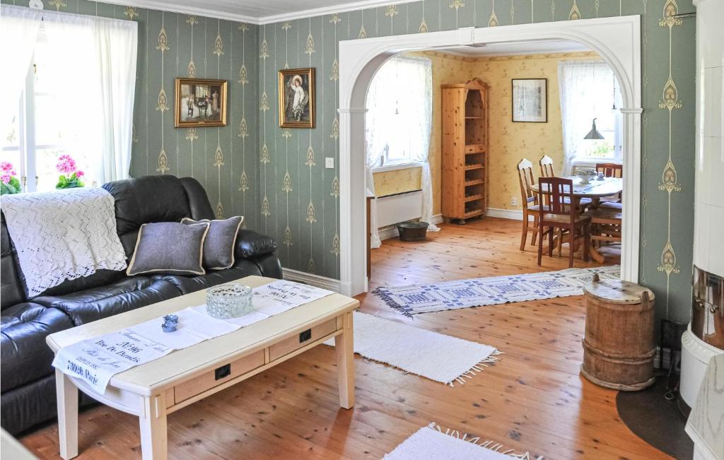 Awesome Home In Lesjfors With 3 Bedrooms And Sauna photo 1