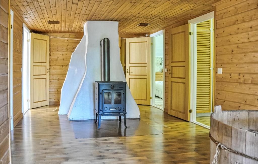 Awesome Home In Lesjfors With 3 Bedrooms And Sauna photo 3