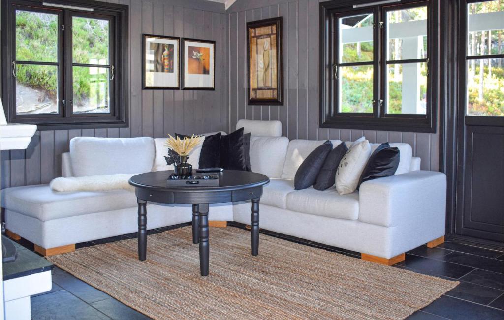 Beautiful Home In Vrdal With 4 Bedrooms And Wifi photo 2