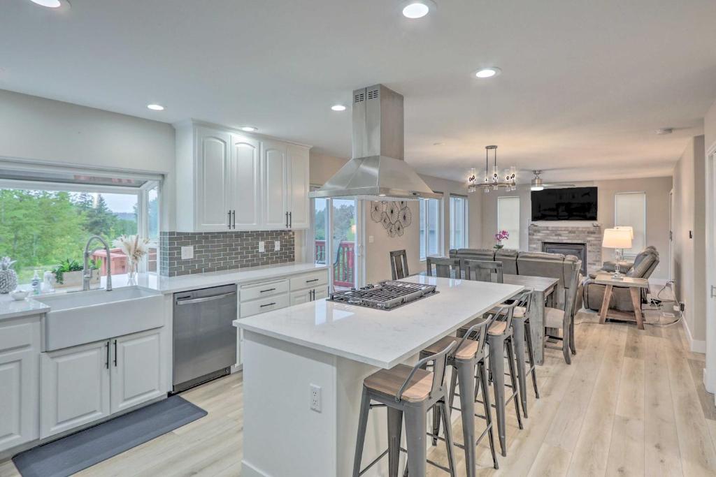 Spacious Kent Home Great for Large Families! photo 2