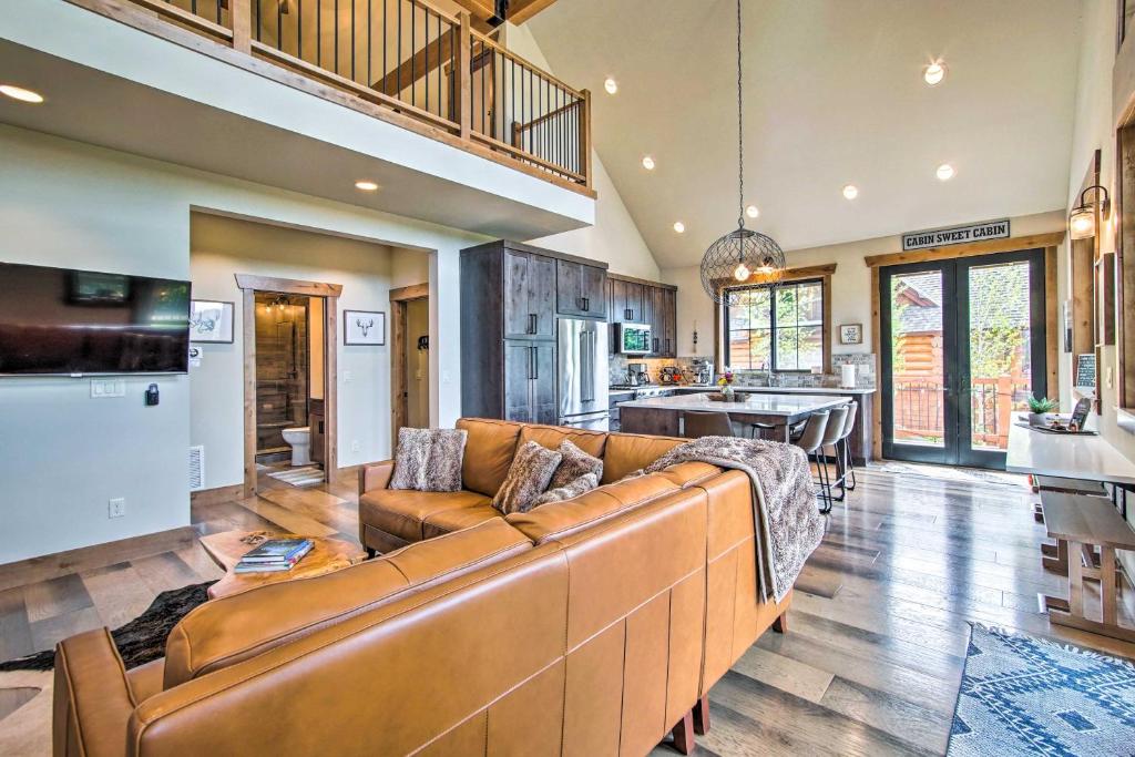 Cle Elum Cabin with Hot Tub and Breathtaking View photo 4