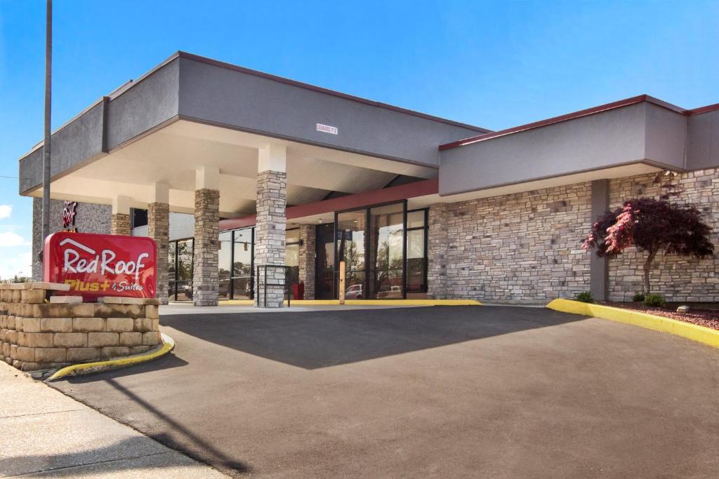 Red Roof Inn PLUS & Suites Erie photo 2
