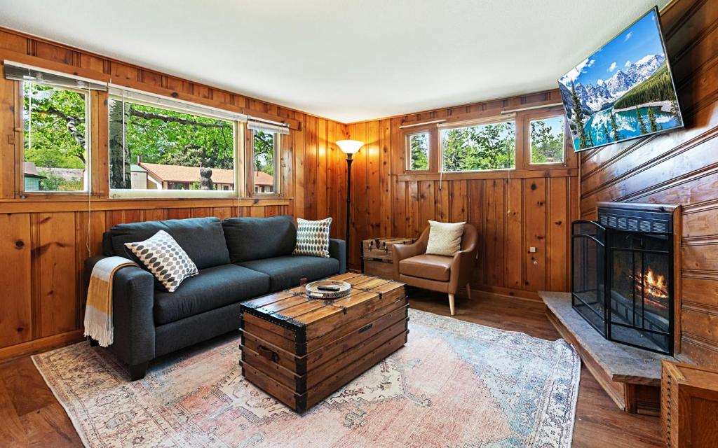 Misty Mountain Lodge image