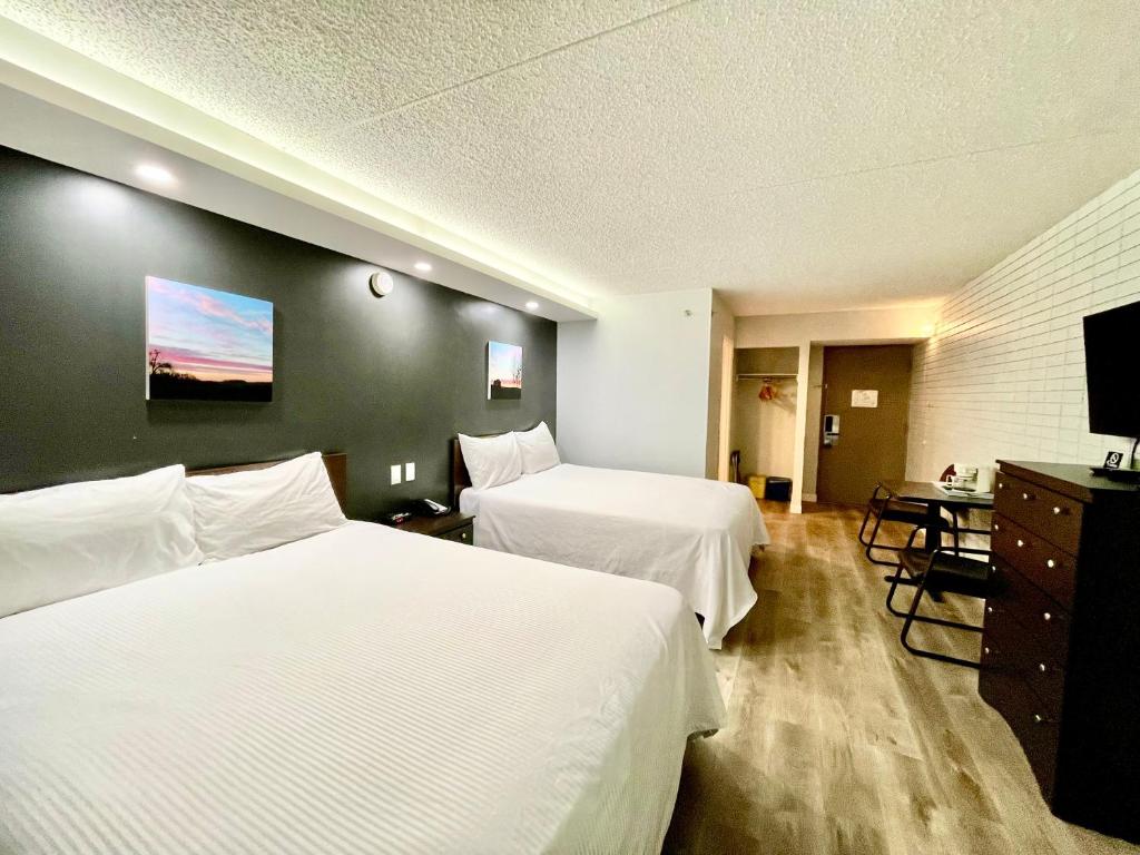 Travelodge by Wyndham Winnipeg photo 2