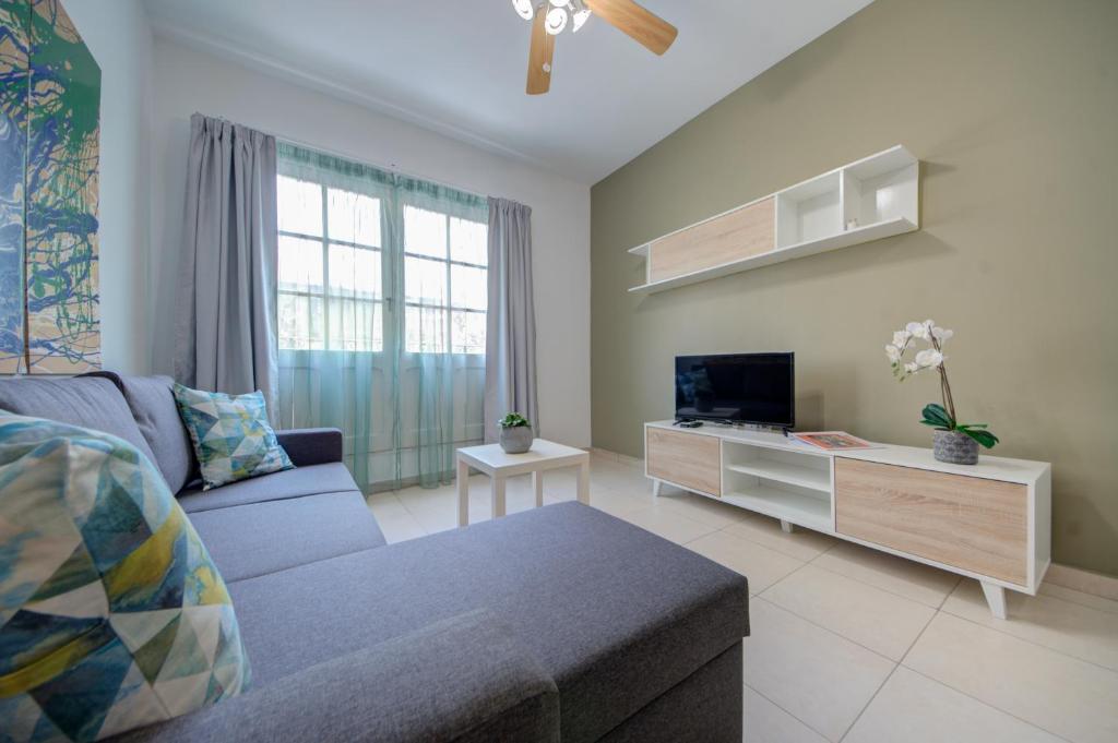 Azure Haven - Gzira Apartments and Penthouse By ShortLetsMalta photo 3