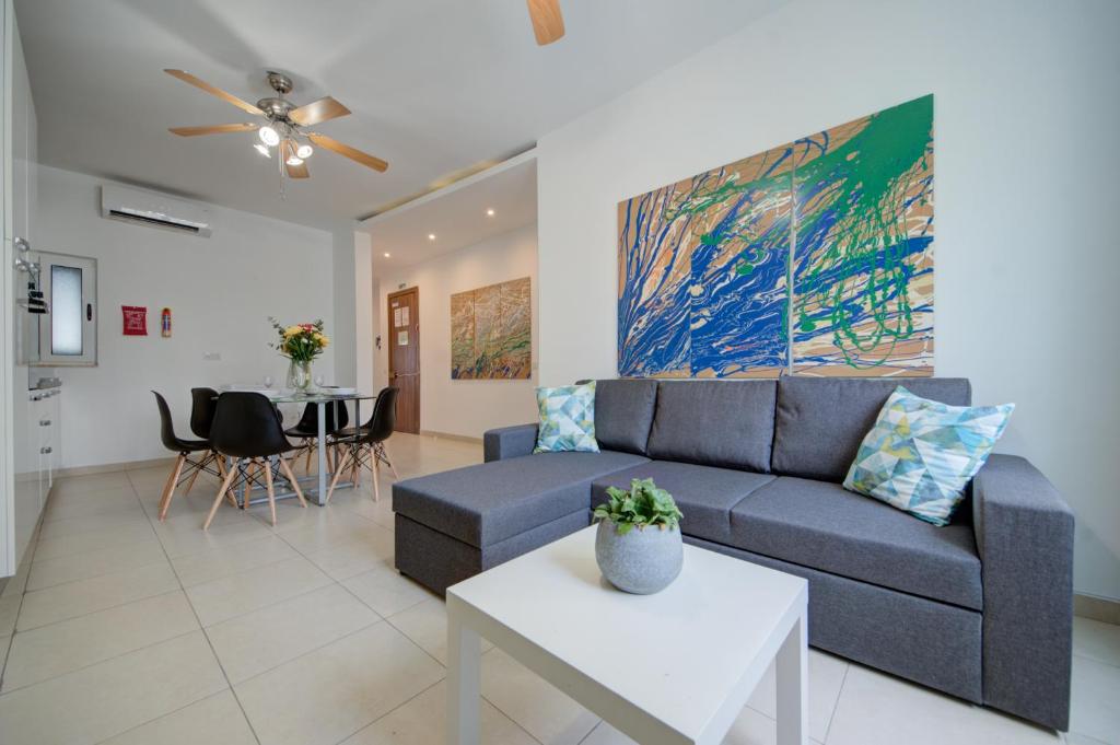 Azure Haven - Gzira Apartments and Penthouse By ShortLetsMalta photo 1