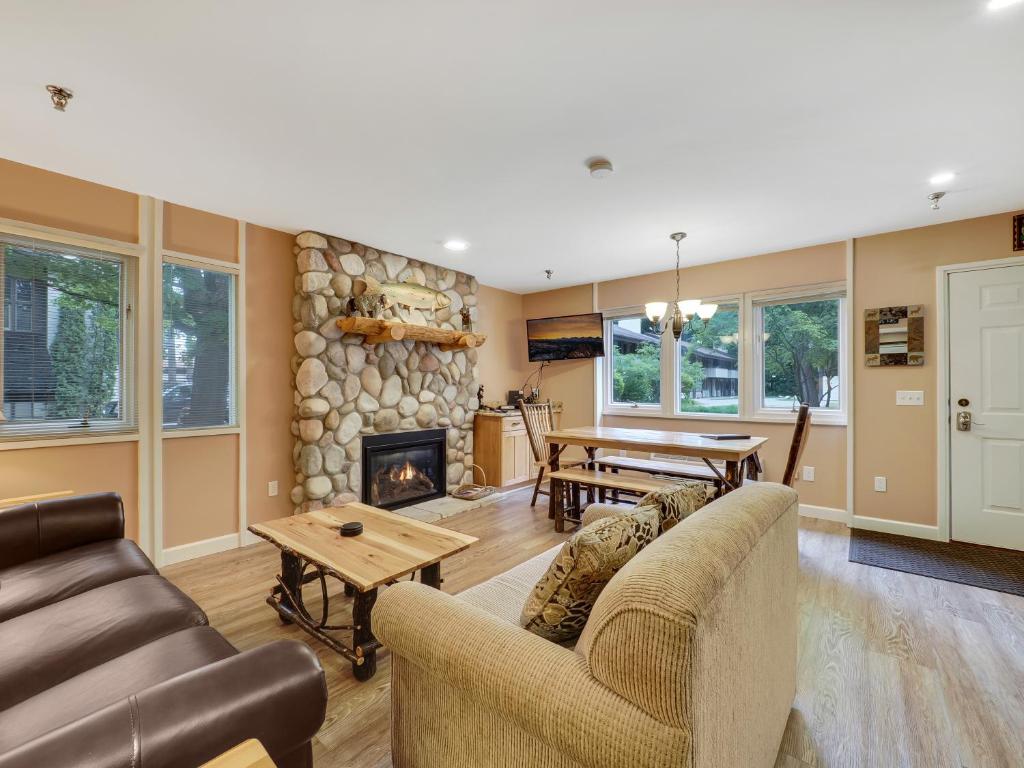 335E Mountain Villa photo 1