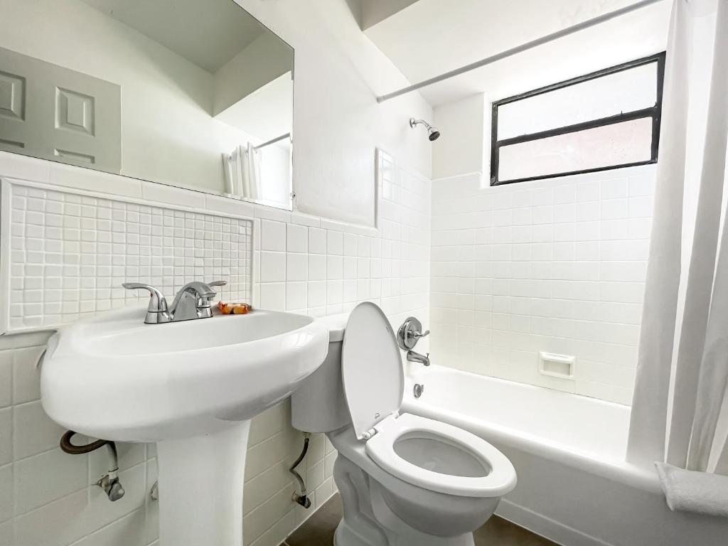 Silver Spray Motel photo 2