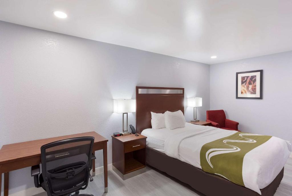 Quality Inn Redding near I-5 Room Type - Queen Room - Non-Smoking
