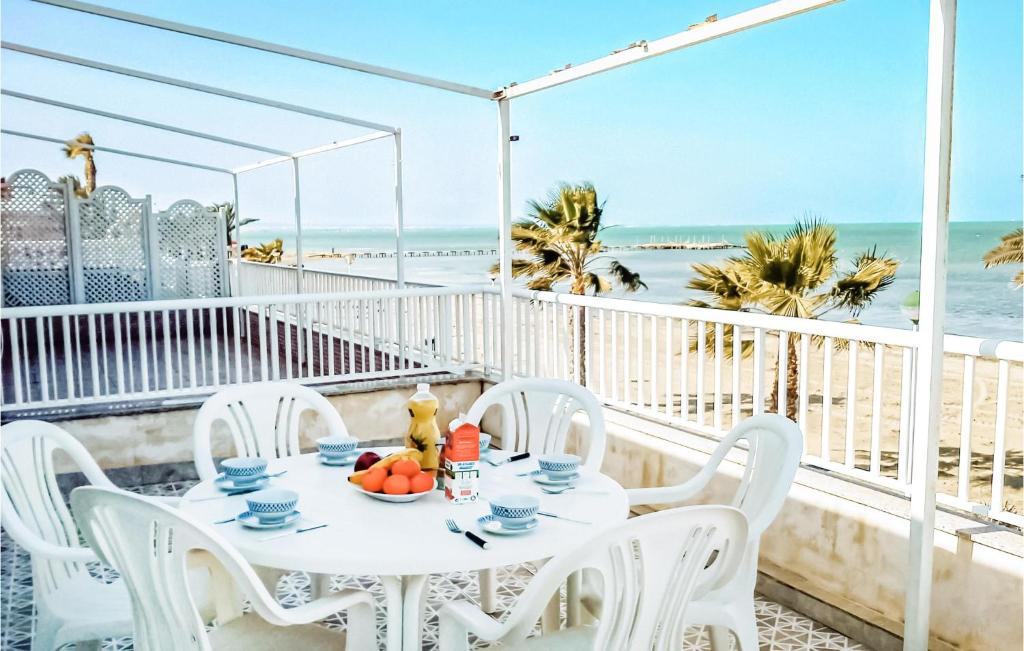 Amazing Apartment In Los Urrutias With Wifi And 3 Bedrooms