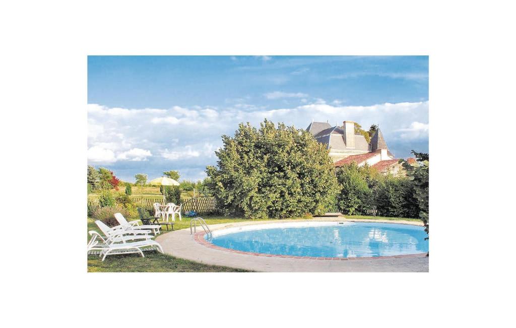 Amazing Home In Mouterre-silly With 3 Bedrooms, Wifi And Outdoor Swimming Pool photo 1