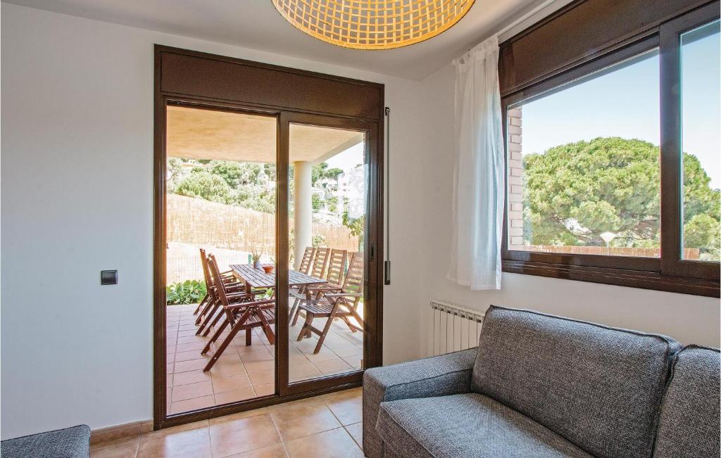 Beautiful Home In Tordera With Wifi, Outdoor Swimming Pool And Swimming Pool photo 4