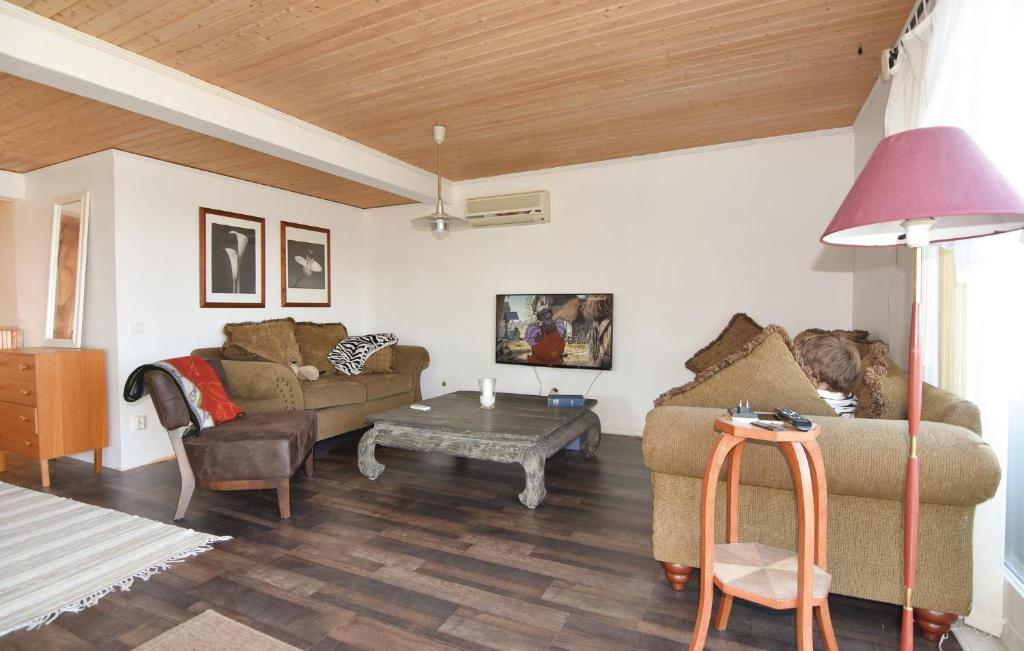 Awesome Home In Uddevalla With 2 Bedrooms And Wifi photo 2