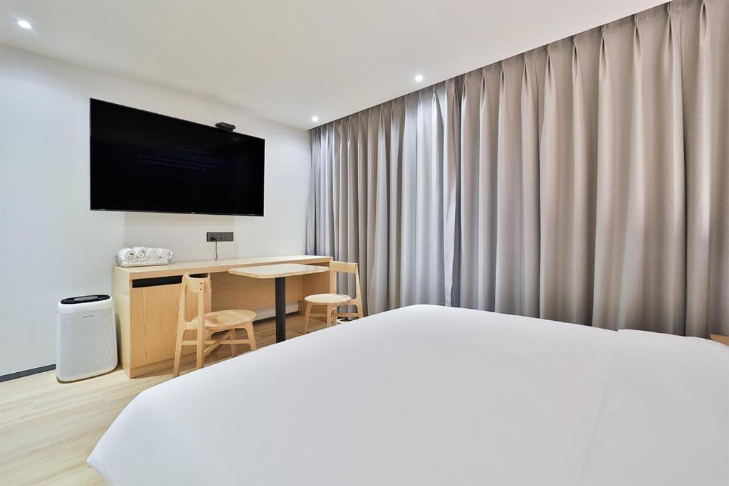 Custom Hotel photo 4