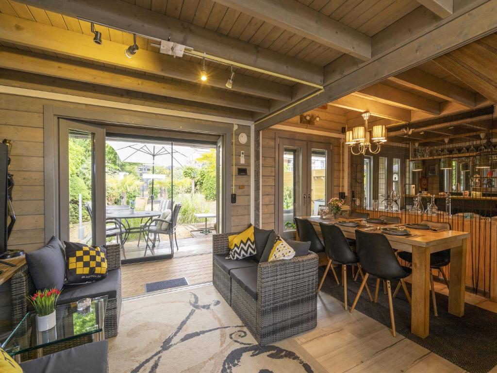 Modern chalet in Wilhelminadorp with private terrace photo 1
