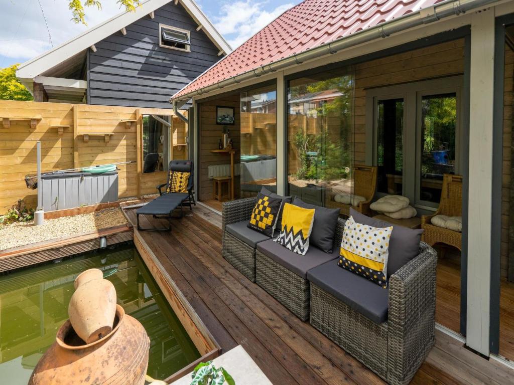 Modern chalet in Wilhelminadorp with private terrace photo 3