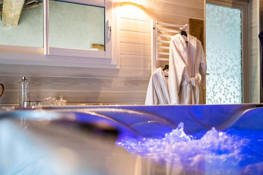 Les Charmes du Lac Gite Romantique avec jacuzzi privatif photo 2