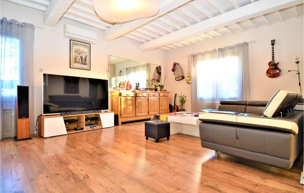 Nice Home In Saint-quentin-la-poter With Wifi, 2 Bedrooms And Outdoor Swimming Pool photo 2