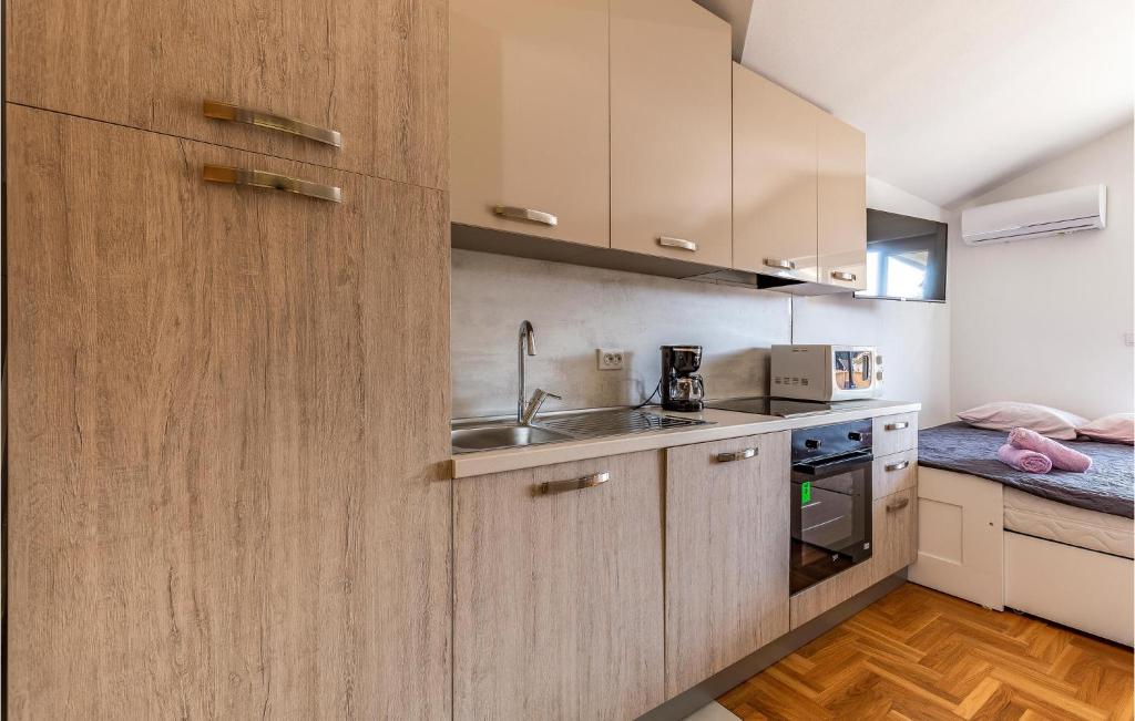 Awesome Apartment In Medulin With Wifi photo 4