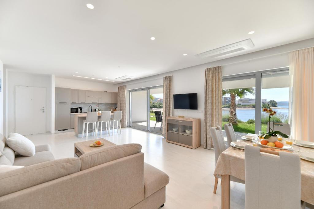 "Babe" Beachfront Residence photo 1