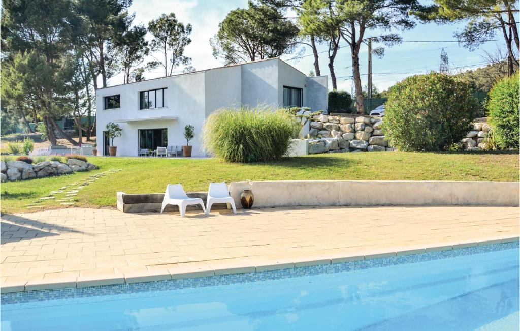 Amazing Home In Allauch With 3 Bedrooms, Wifi And Outdoor Swimming Pool