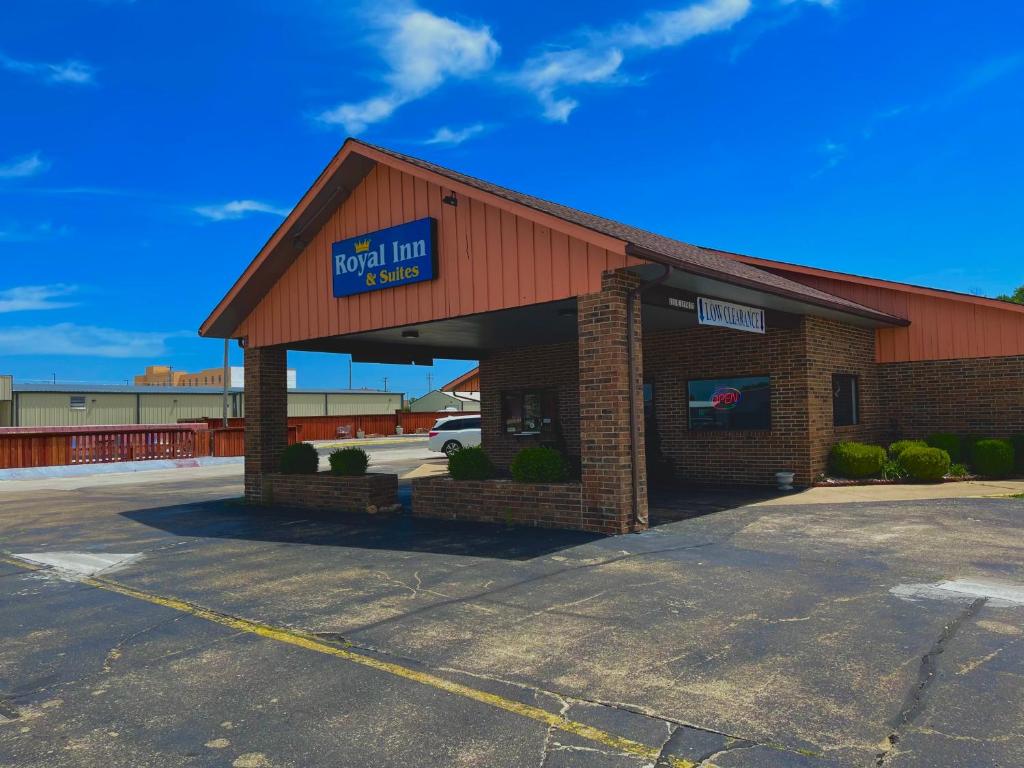 Royal Inn & Suites image