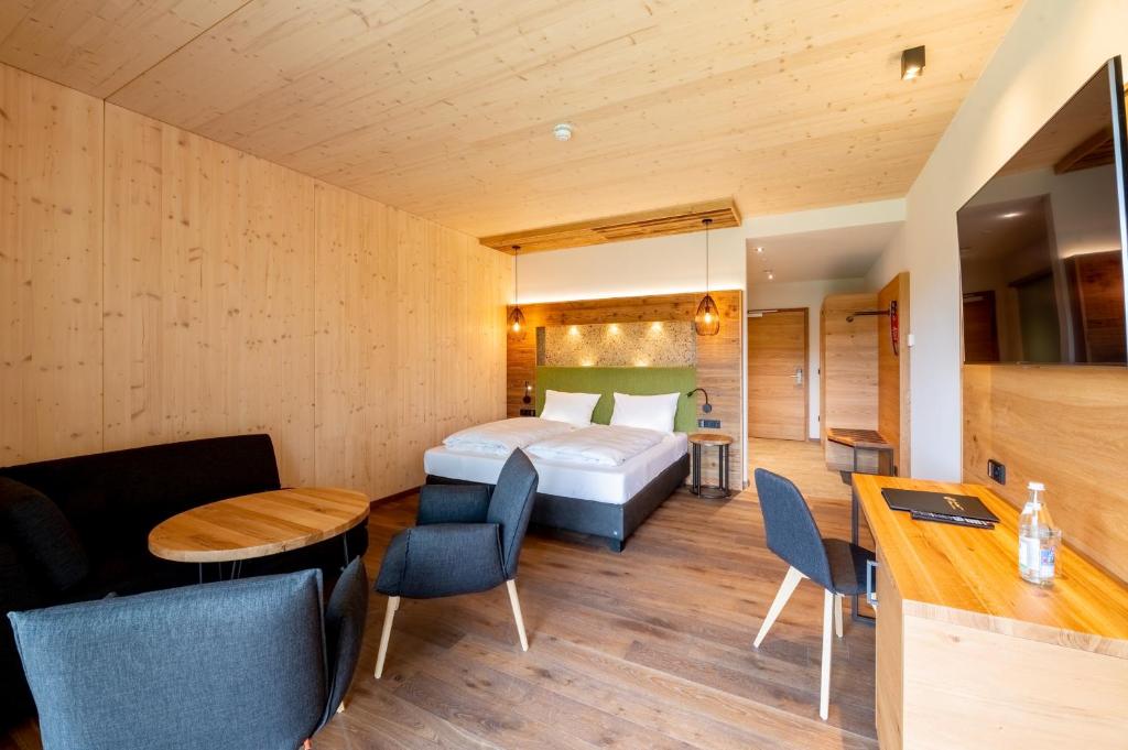 Landhotel Zum Goldenen Kreuz photo 3