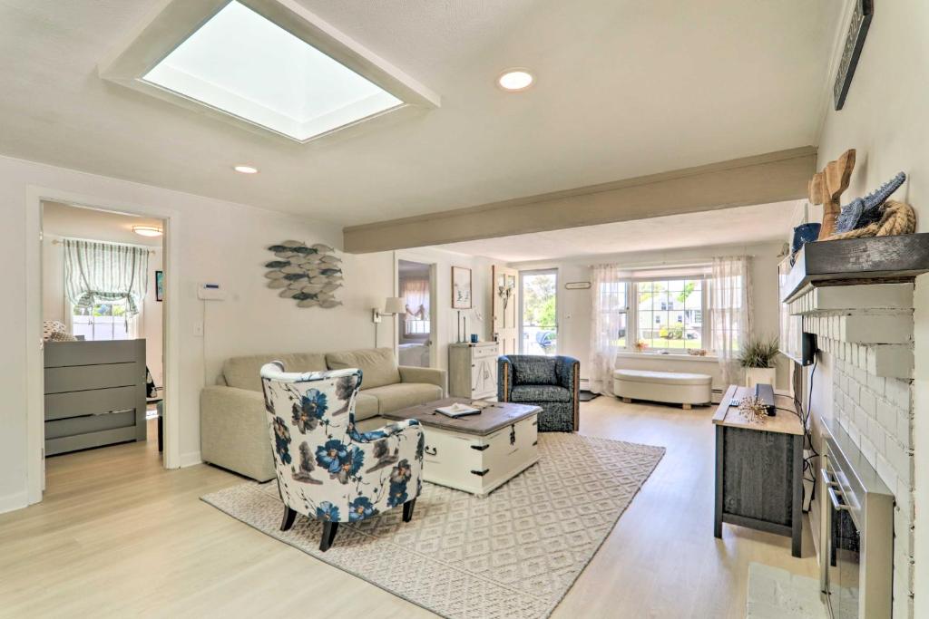Adorable West Yarmouth Home about 2 Mi to Beach! photo 3