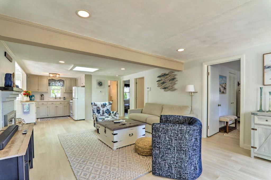 Adorable West Yarmouth Home about 2 Mi to Beach! photo 4