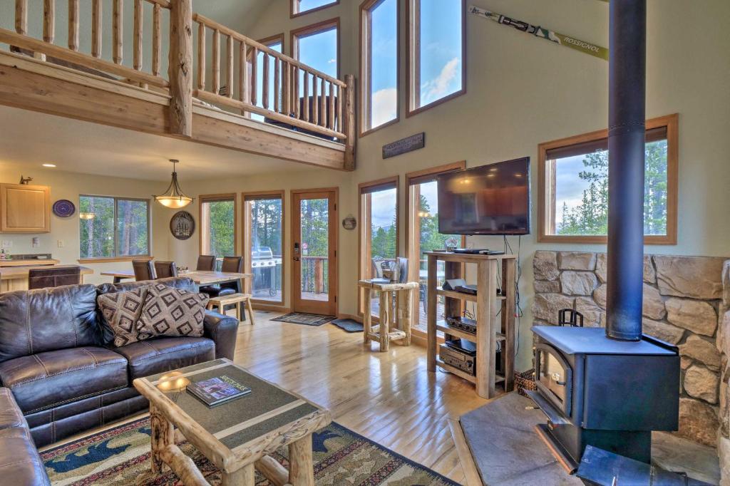 Colorado Lodge with Mountain Views, Near Trails photo 2