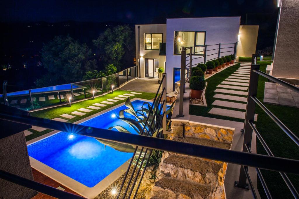 Villa Magic look photo 4