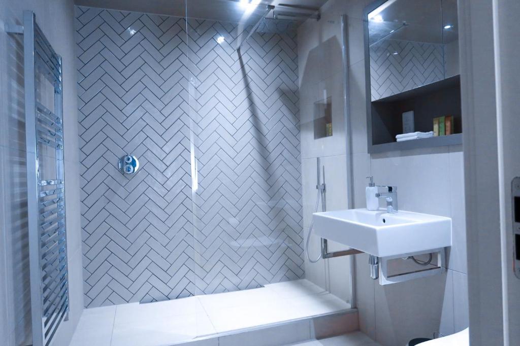 City Centre Luxury studio apartment suite with garden view photo 2