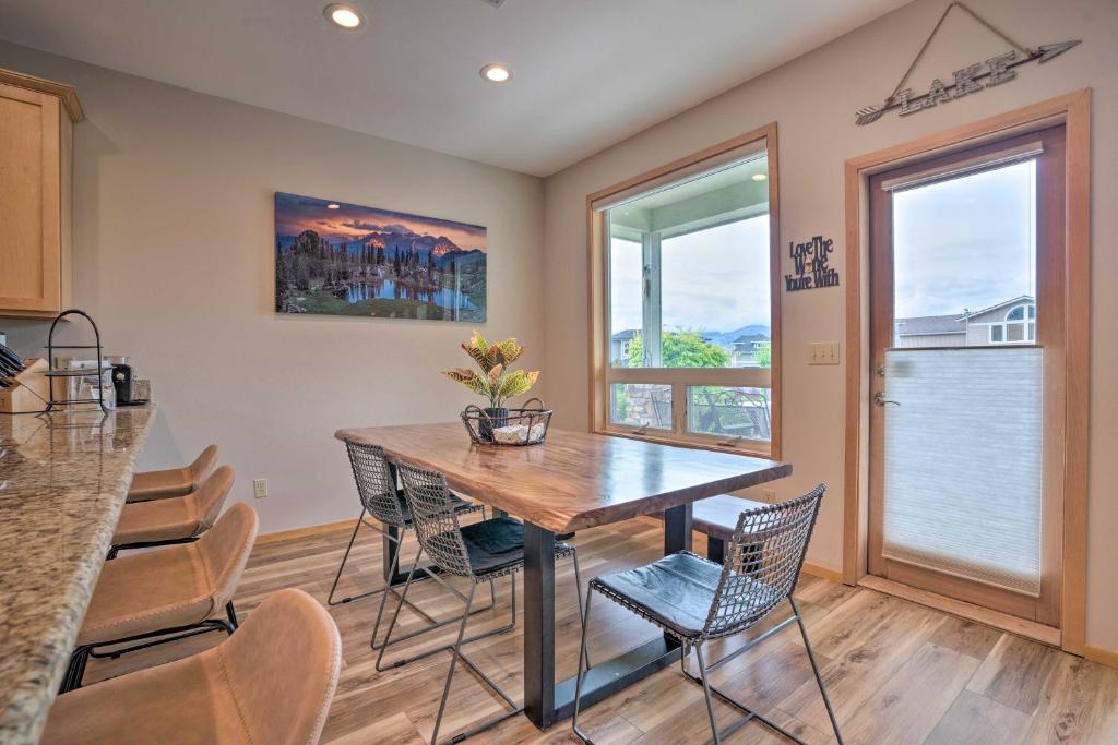 Lake Chelan Home with Boat Slip Walk to the Water! photo 3