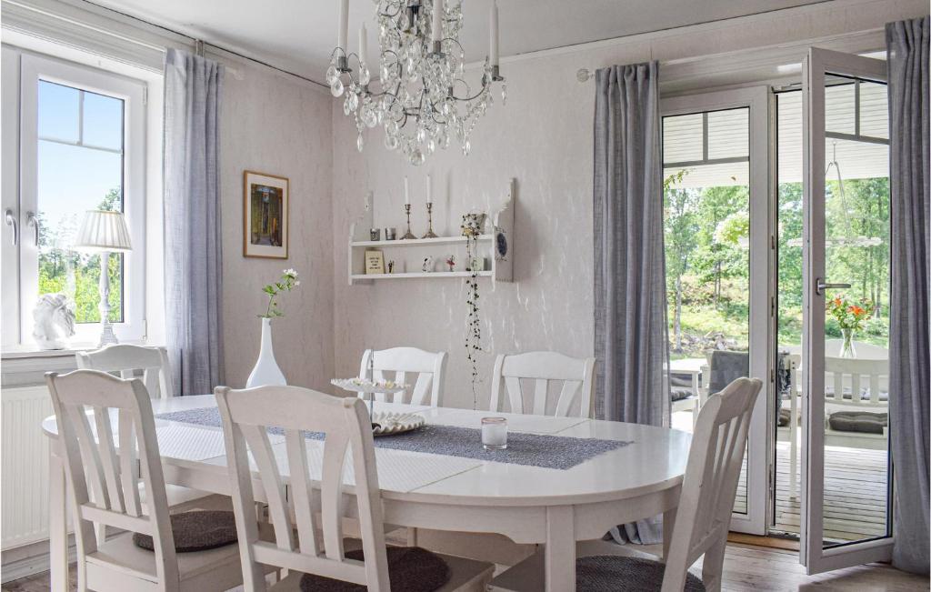 Awesome apartment in Vrnamo with 2 Bedrooms, Jacuzzi and WiFi photo 3