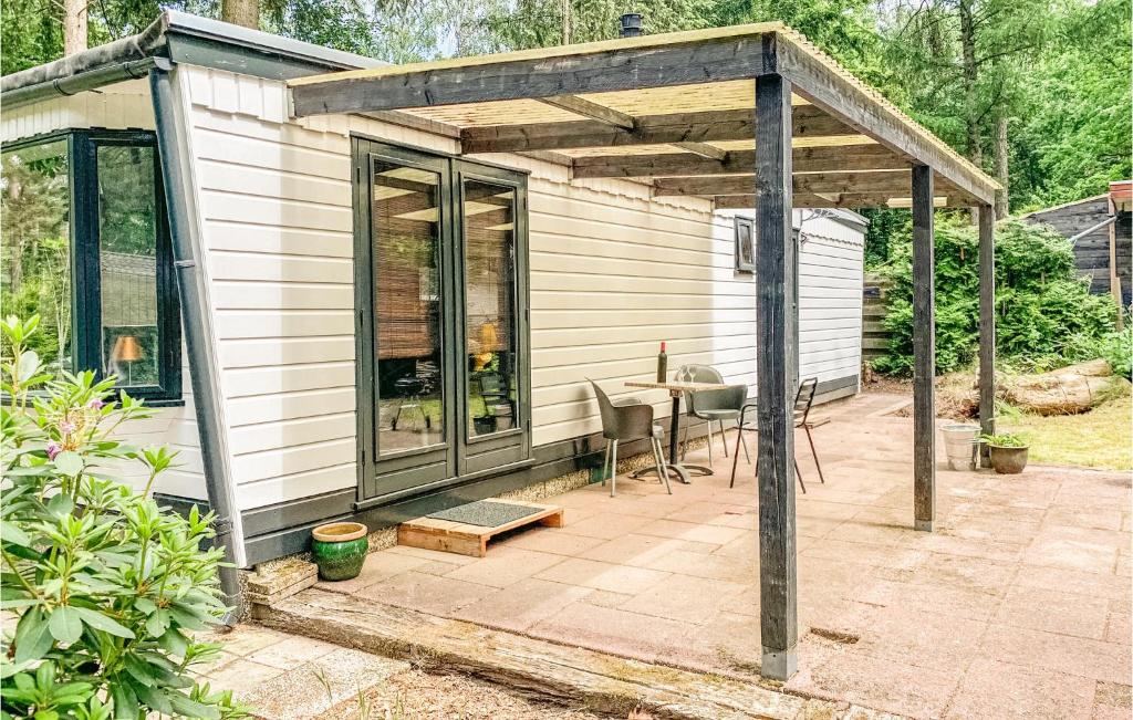 Amazing Caravan In Hattemerbroek With Wifi And 1 Bedrooms