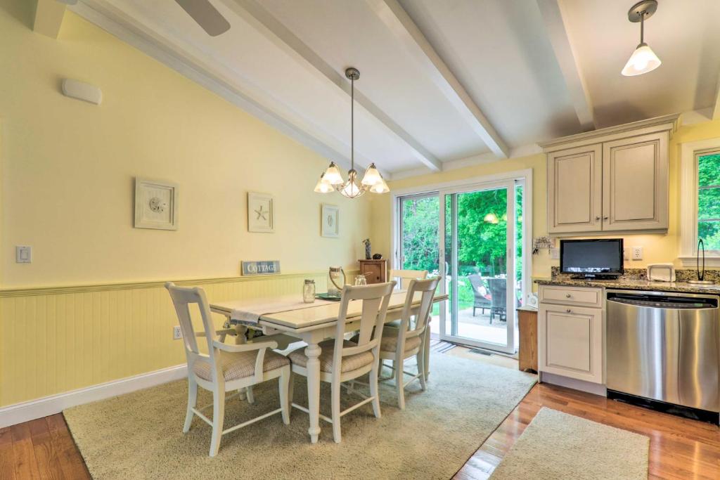Charming Hyannis Cottage 1 Mi to Beach! photo 2